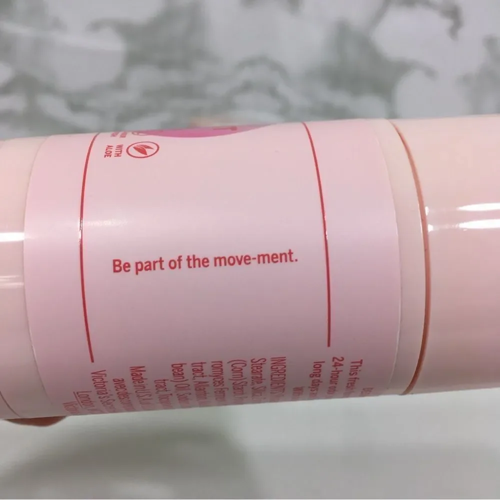2 VS PINK SEAMLESS DEODORANT WITH ALOE WITH OUT ALUMINUM‎ CUCUMBER SCENT NWT